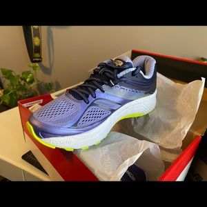 BRAND NEW Saucony Guide 10 size 7